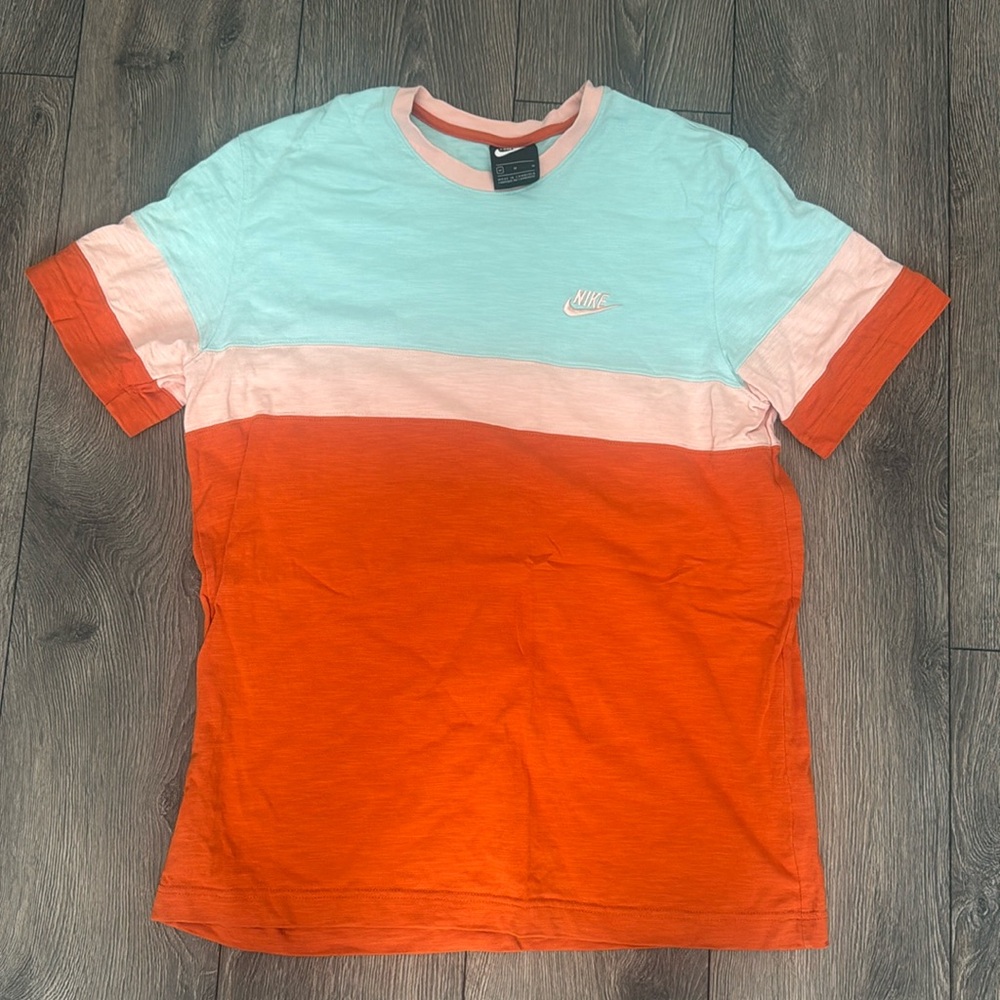 Nike men’s colorblock tshirt
